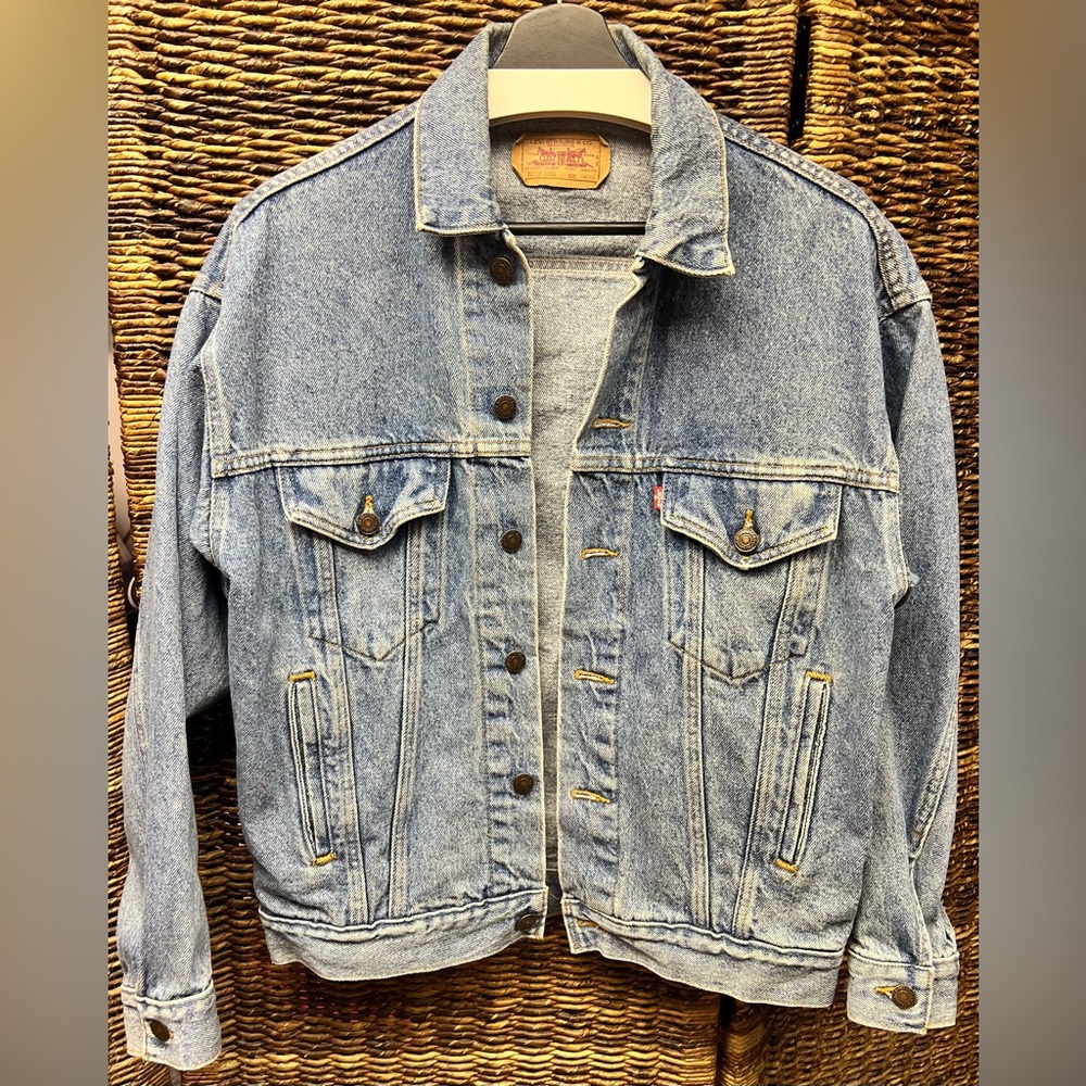 Levi's Men's Denim Jacket in Blue- Vintage, Size: Small, Collar discoloration‎
